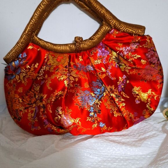 A Red Satin Japanese Style Women's Handbag Oriental Floral Motif Kimono Clutch - Picture 7 of 8